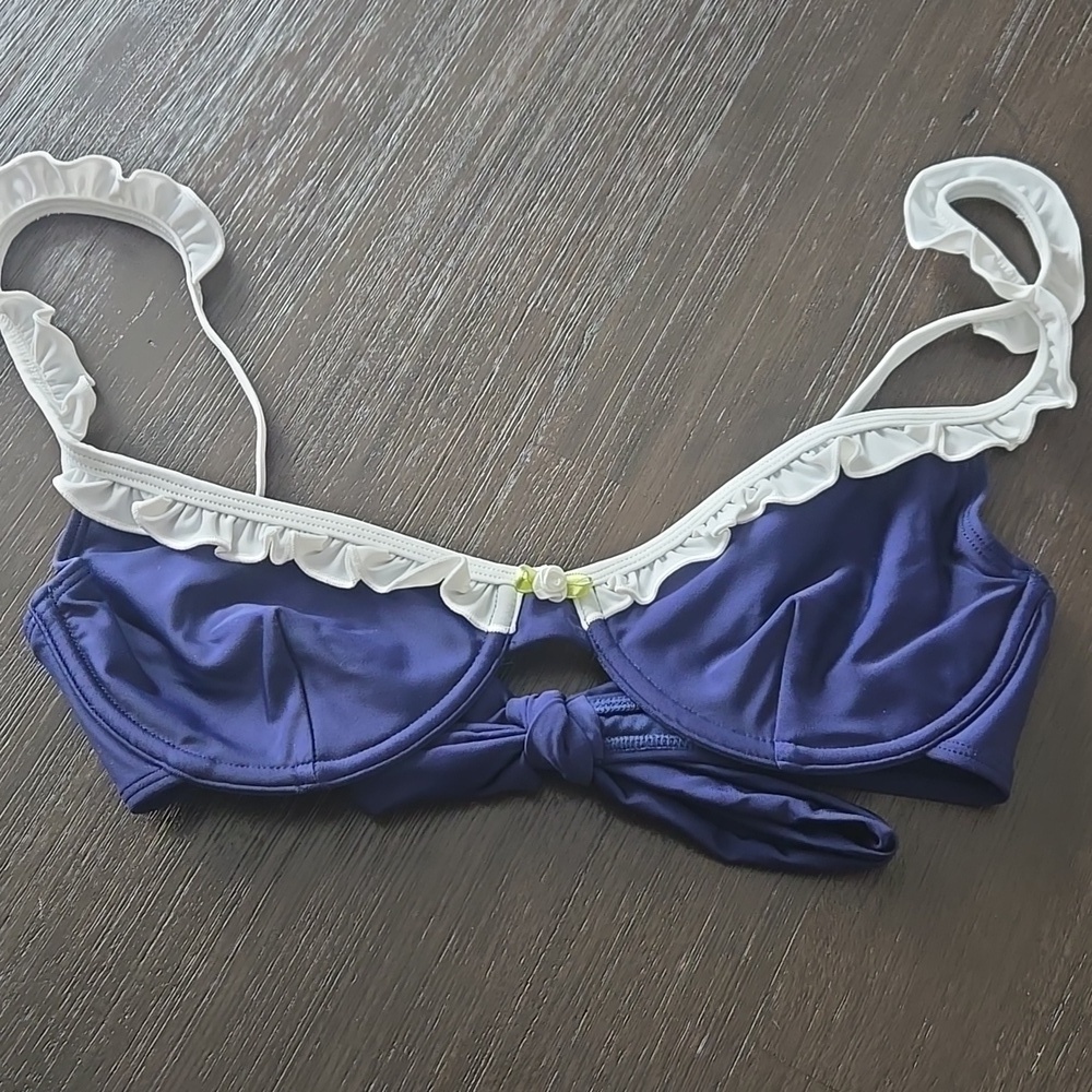 Edikted Kellie Navy Bikini Set Size Medium - Picture 8 of 13